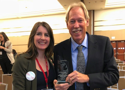 Read more about the article Professor Receives Teaching Award