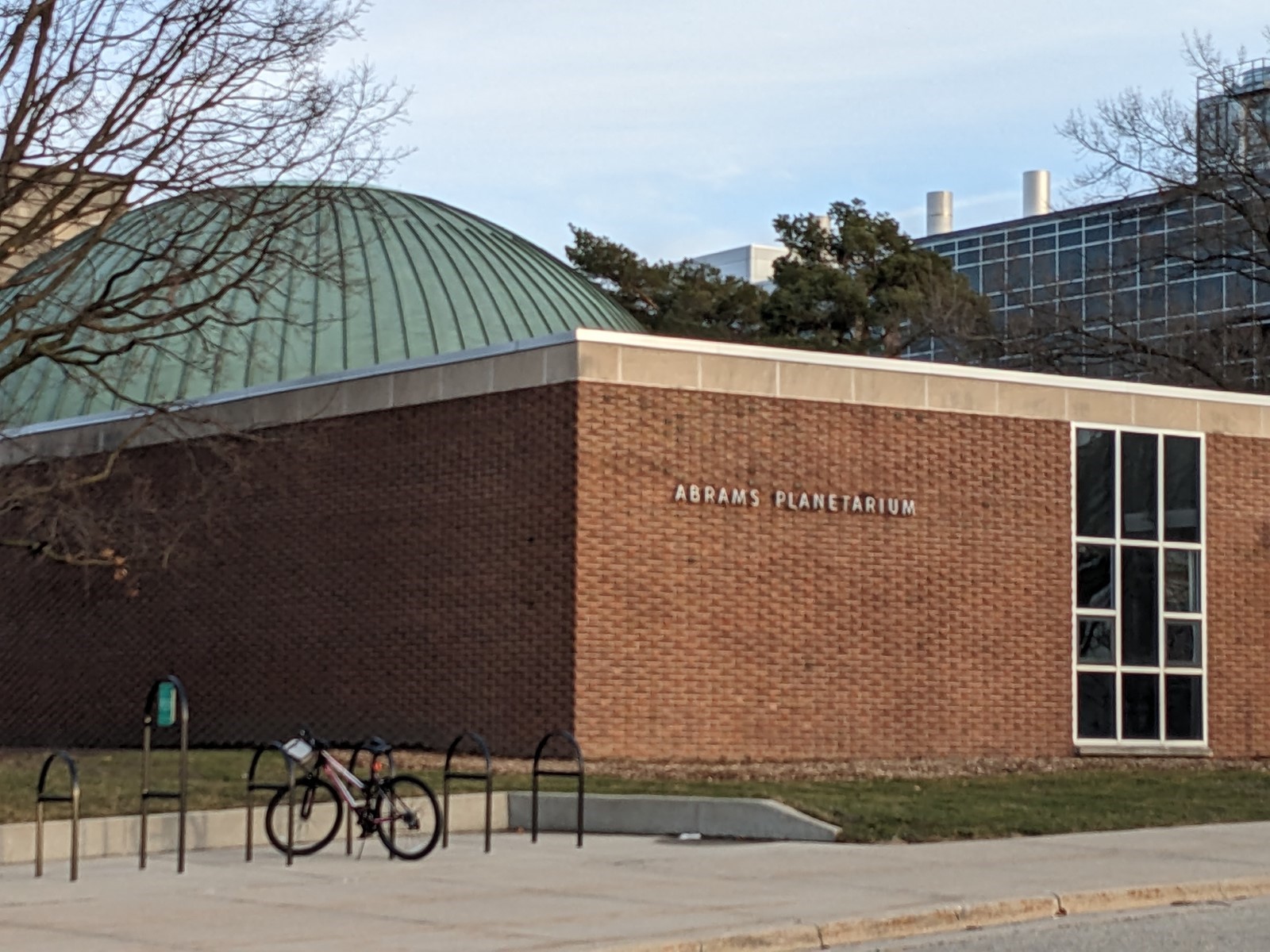 Read more about the article Language Students View Planetarium Shows in German and Russian